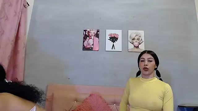 Snapshot of Adut_Akech chatting on October 2, 2:33 pm Adut Akech online show from October 2, 2:33 pm