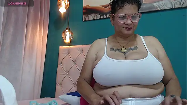 DinaDIRTY online show from November 5, 11:10 pm