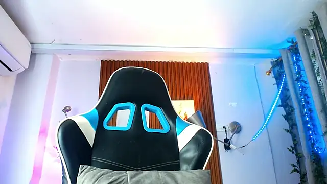 Evaa 18 online show from October 30, 6:31 pm