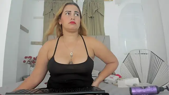 Lady miss    online show from October 3, 1:27 pm