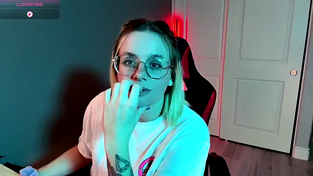 Charlies world online show from October 21, 8:13 pm