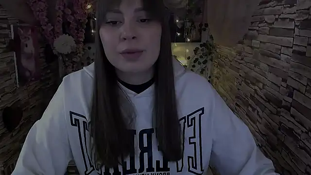 Snapshot of Amanda_Bright_ chatting on October 21, 7:01 am Amanda Bright online show from October 21, 7:01 am