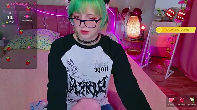 CoralineYoung online show from May 6, 4:49 am