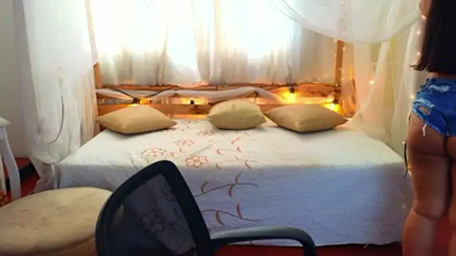 loreaniss online show from October 30, 8:54 pm