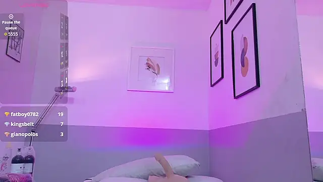 cutepetitee online show from March 24, 7:52 pm