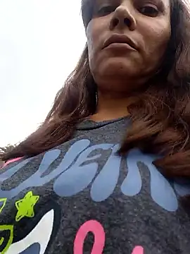 dyjaA online show from April 17, 5:37 pm