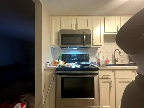 Snapshot of Juicystorm chatting on October 16, 2:25 am Juicystorm online show from October 16, 2:25 am