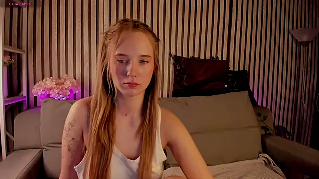 Casey Sweeet online show from April 17, 9:44 am