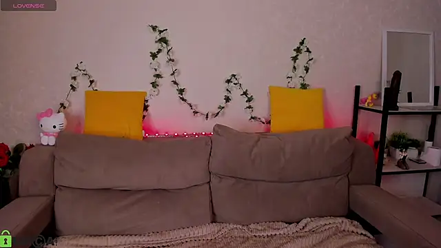 Casey Sweeet online show from April 8, 12:40 pm