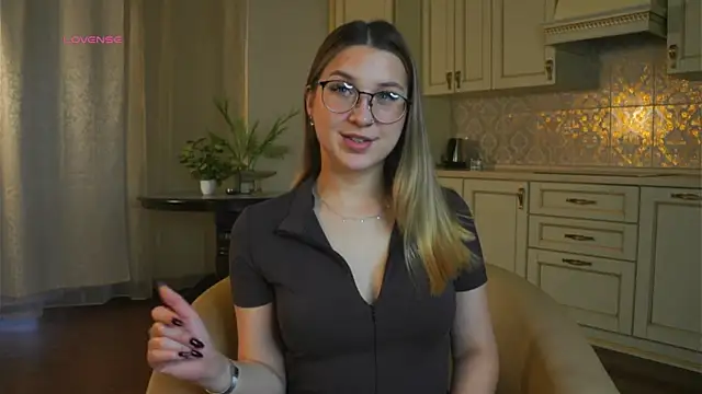 DarelleFaux online show from October 29, 3:22 am