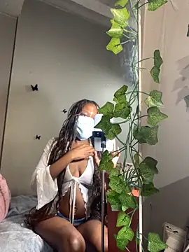 StrawberryXpeach online show from March 28, 5:23 pm