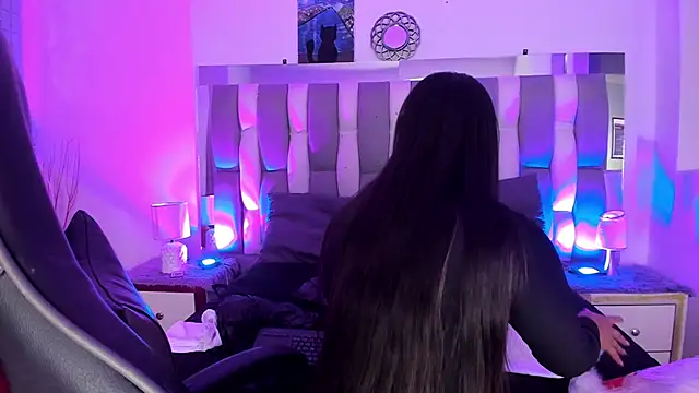 Adaara Rey online show from October 30, 8:32 pm