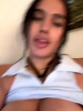 Snapshot of Bella__Wood chatting on October 14, 9:39 pm Bella  Wood online show from October 14, 9:39 pm