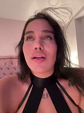 Snapshot of Bella__Wood chatting on October 15, 9:50 pm Bella  Wood online show from October 15, 9:50 pm