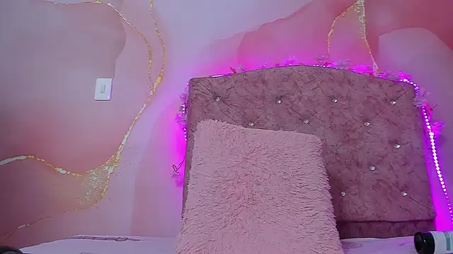 violet taylor  online show from February 10, 2:36 am