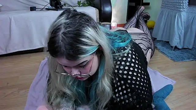  CandyM1lky  online show from December 17, 7:12 am