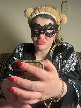 aydabella7777 online show from February 9, 10:45 pm