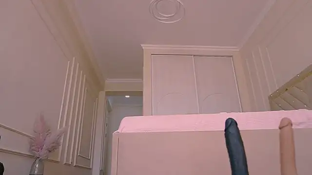 lori leen  online show from April 15, 7:42 am