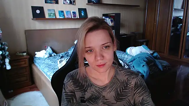 enchanting chloe online show from January 6, 9:35 am