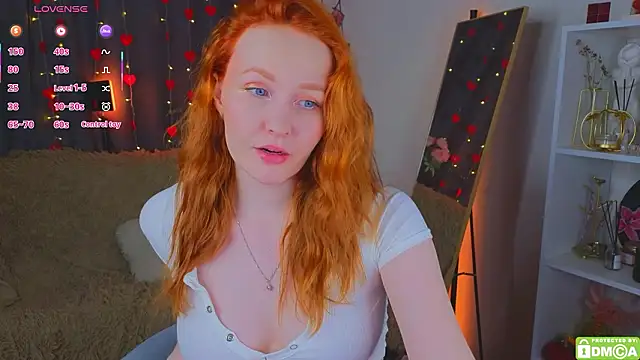 JoyceJones online show from February 21, 9:04 pm