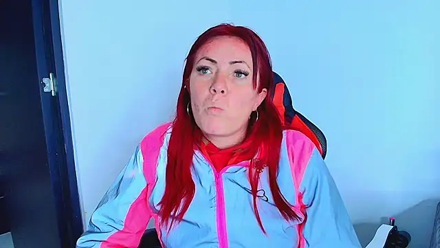 carolinhe  online show from October 29, 7:49 pm