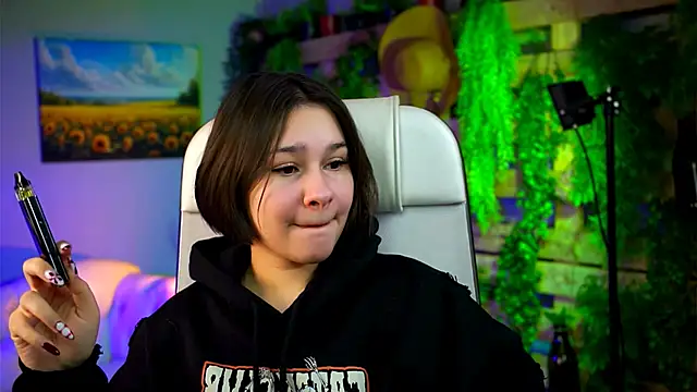 KimClarks  online show from February 9, 3:36 pm