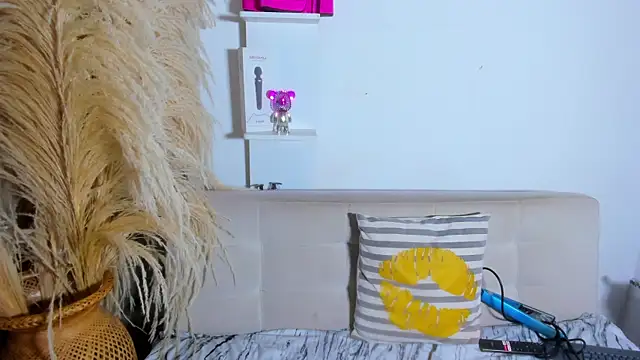 XYOMARAWILD online show from September 13, 1:02 am