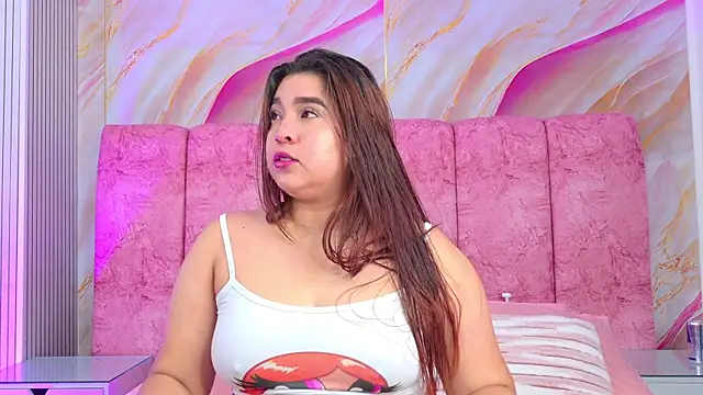 emmacurvy online show from June 3, 3:18 am