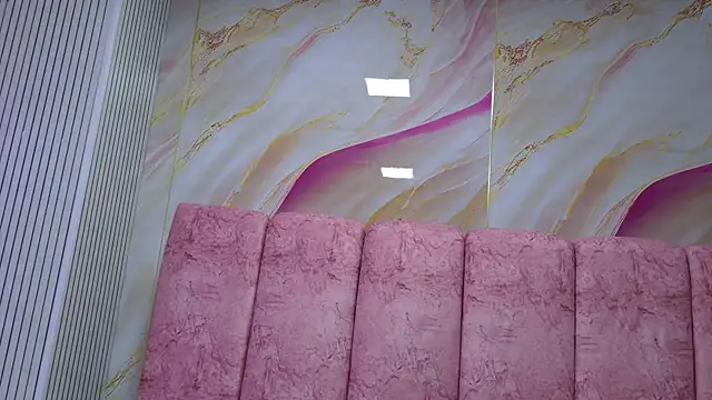 emmacurvy online show from April 2, 3:04 am