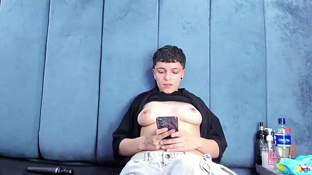 Megan Thompson  online show from March 27, 2:35 am