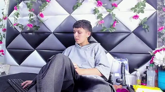 Megan Thompson  online show from November 27, 2:14 am