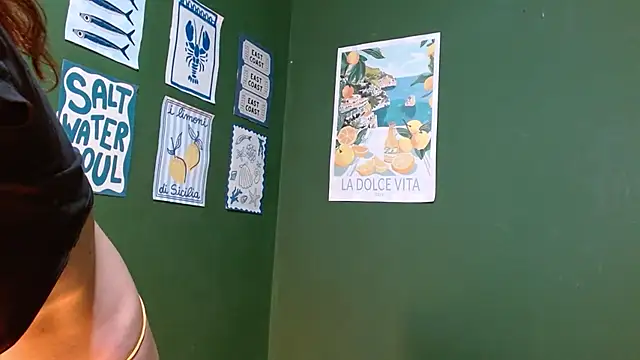 Roxiehood online show from October 23, 1:55 am