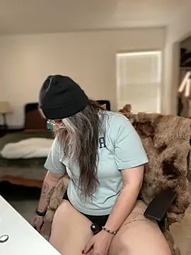 Alix Valentine online show from November 30, 6:45 pm