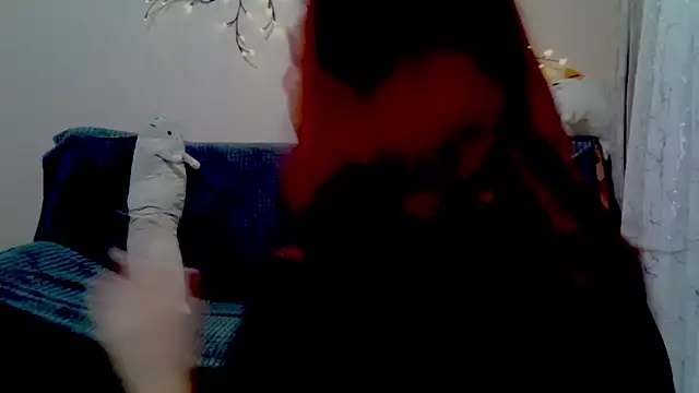 Lily Ember online show from February 6, 8:01 pm