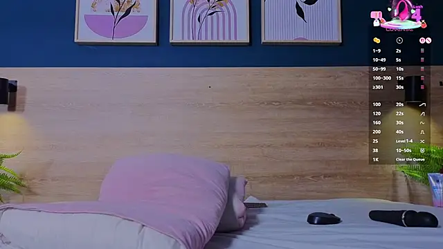 SarahMiler  online show from October 4, 12:33 pm