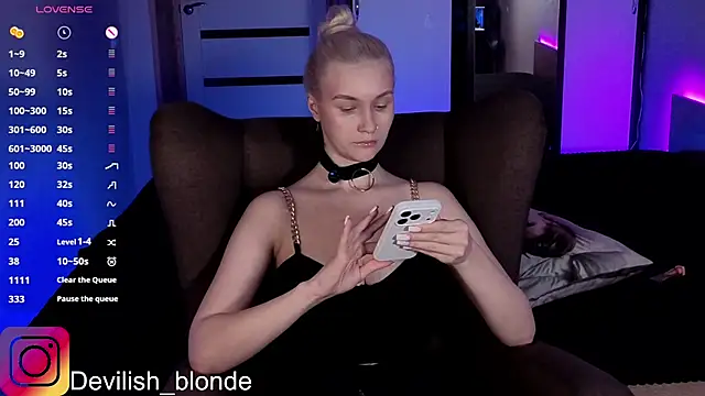 HitchcocianBlonde online show from March 24, 6:57 pm