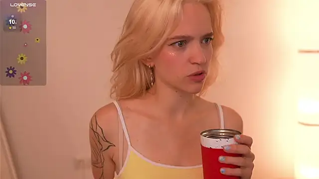 Snapshot of _arigins_ chatting on October 12, 10:17 am  arigins  online show from October 12, 10:17 am