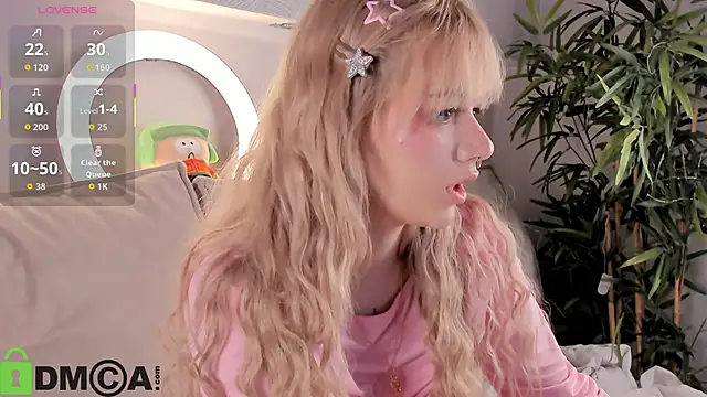 Molly Platt online show from April 19, 9:09 am