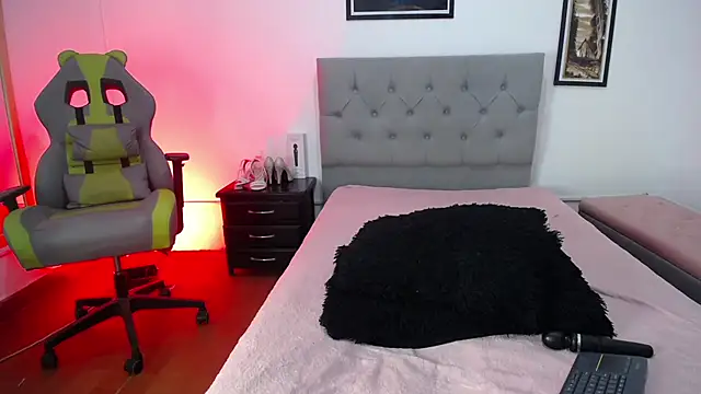 Esmeraldaa- online show from November 10, 5:13 am