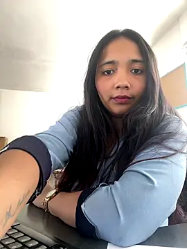 effie castroo online show from December 22, 6:00 pm