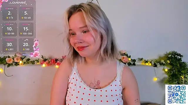 girlllsooft online show from October 25, 2:03 pm