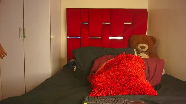 Camila hot ts online show from December 18, 5:18 pm