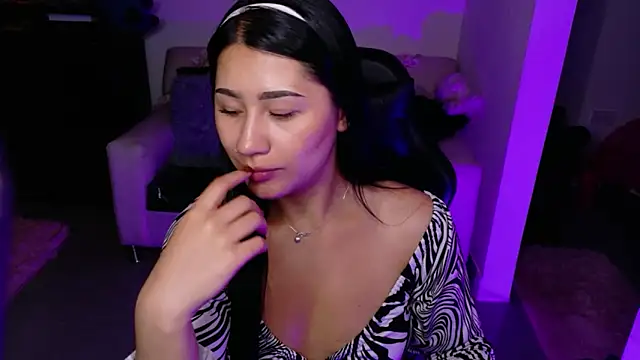 evelyn ch  online show from March 4, 8:26 pm