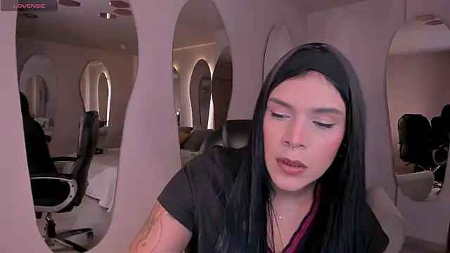 SarahYates online show from April 13, 5:09 am