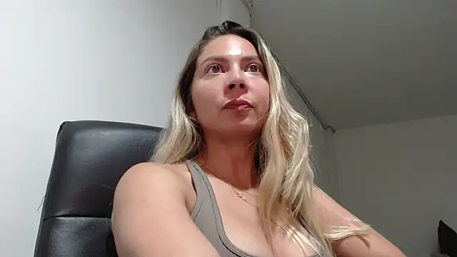 manelyk 17 online show from March 3, 11:11 pm