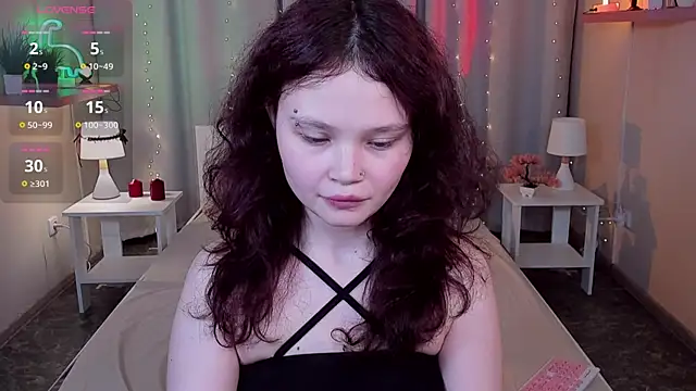 EmilyChaves online show from June 11, 10:12 am