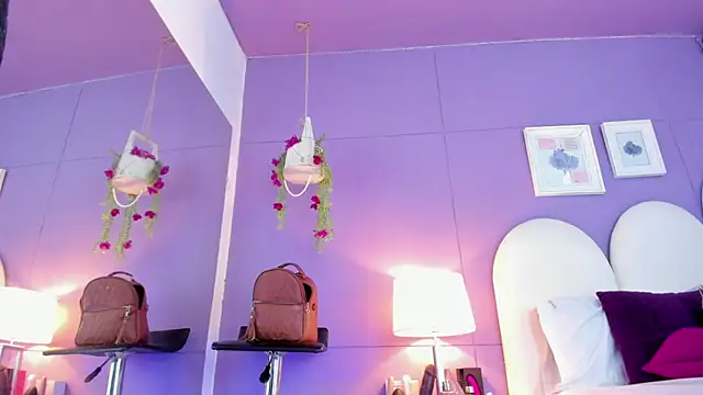 my aleja  online show from September 15, 12:57 pm