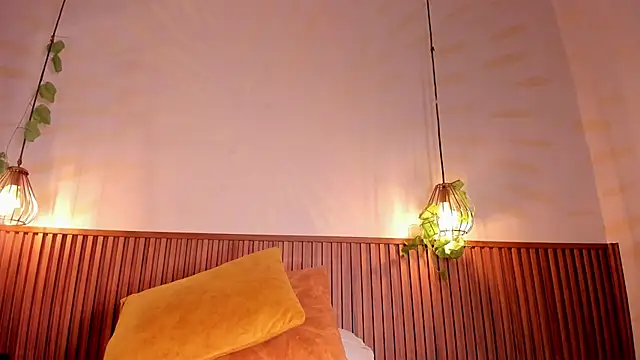 daphne courtis online show from March 29, 8:46 am