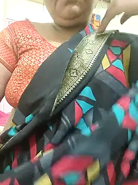 Snapshot of dhanshri143 chatting on September 17, 7:17 am dhanshri143 online show from September 17, 7:17 am