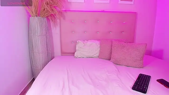 ANNIE DOLCE  online show from April 20, 10:46 pm